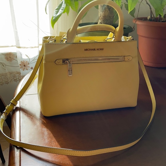 Michael Kors Hailee Small Satchel - Picture 3 of 14